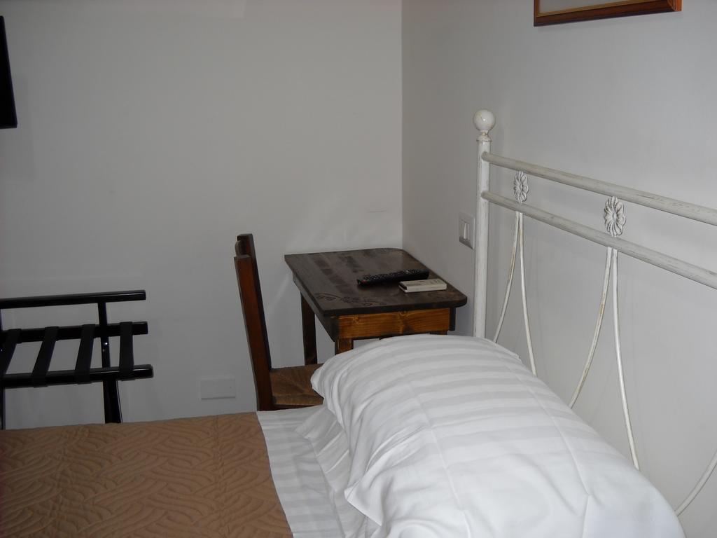 Domomea Hotell Quartu SantʼElena Rum bild