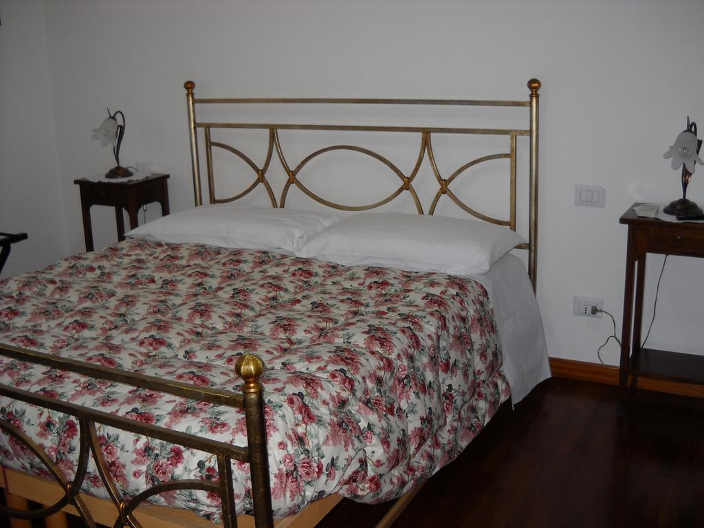 Domomea Hotell Quartu SantʼElena Rum bild