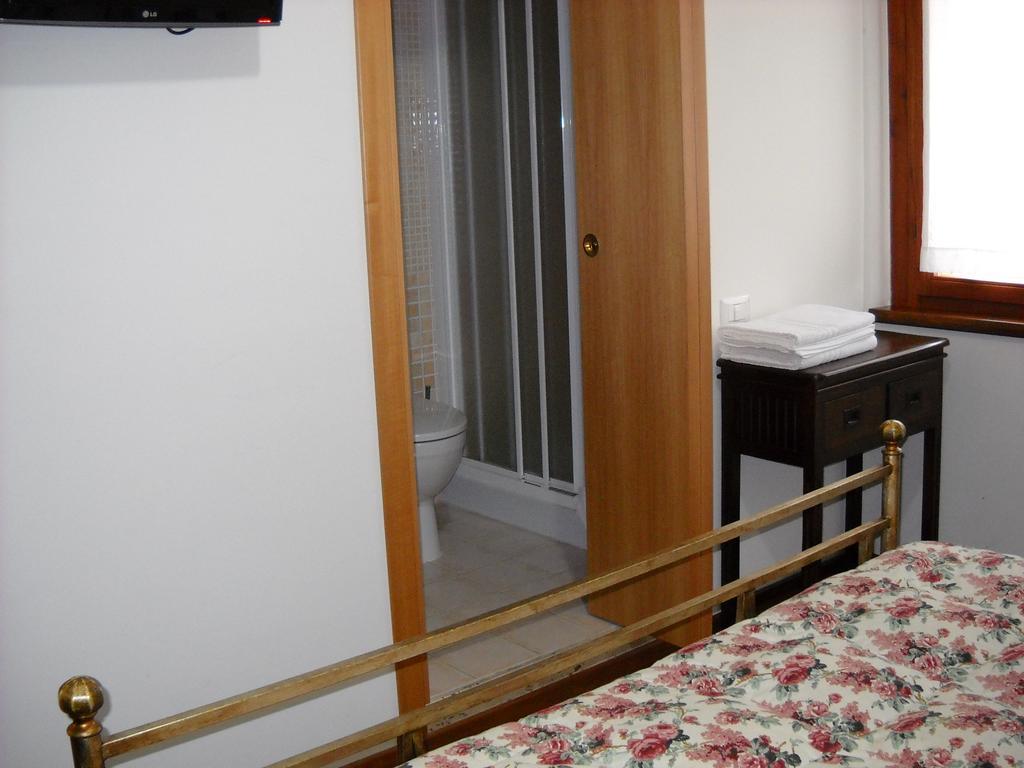 Domomea Hotell Quartu SantʼElena Rum bild