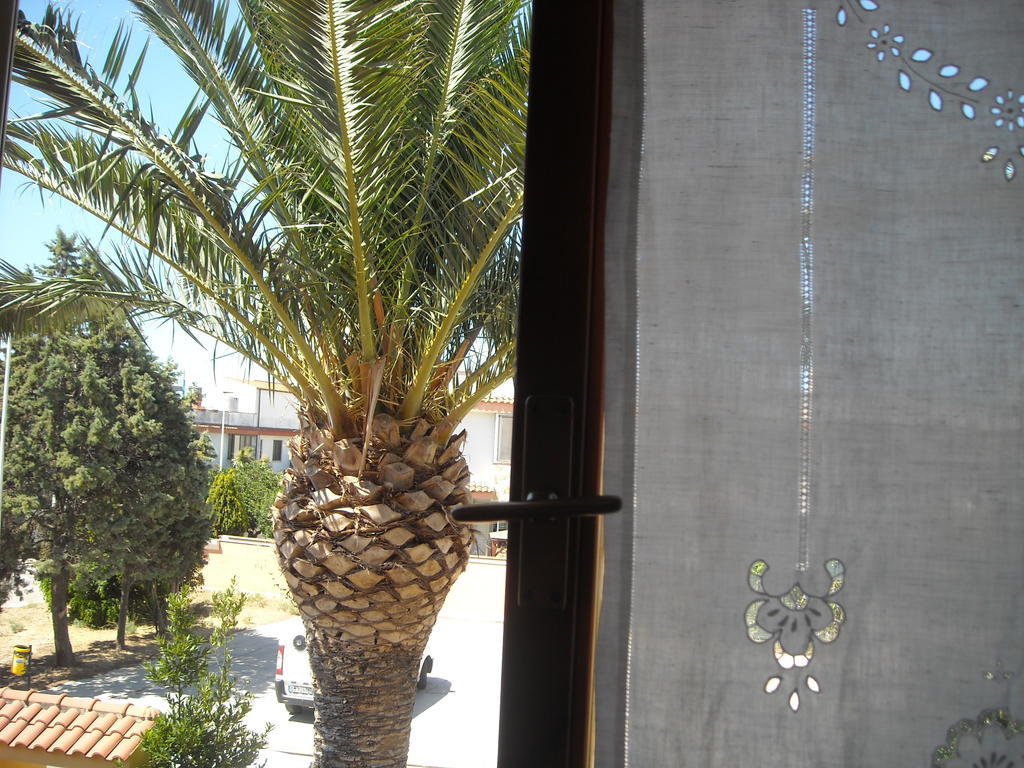 Domomea Hotell Quartu SantʼElena Rum bild